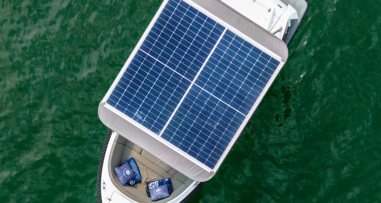 Solar Photovoltaik Dach Boot am Wörthersee