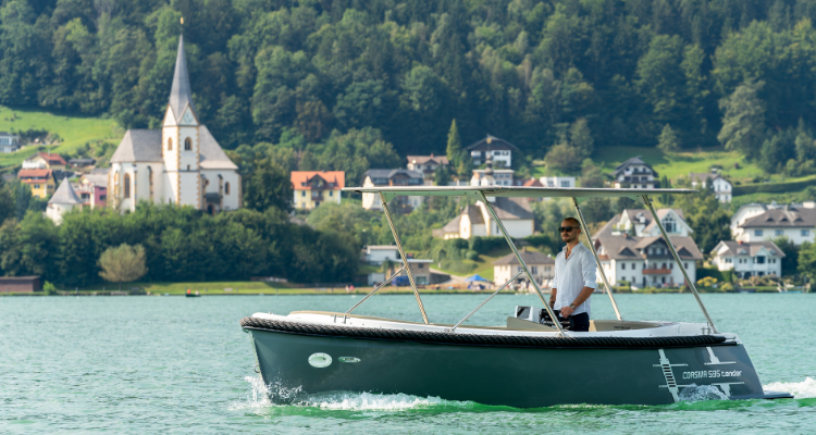 Solar Photovoltaik Dach Boot am Wörthersee