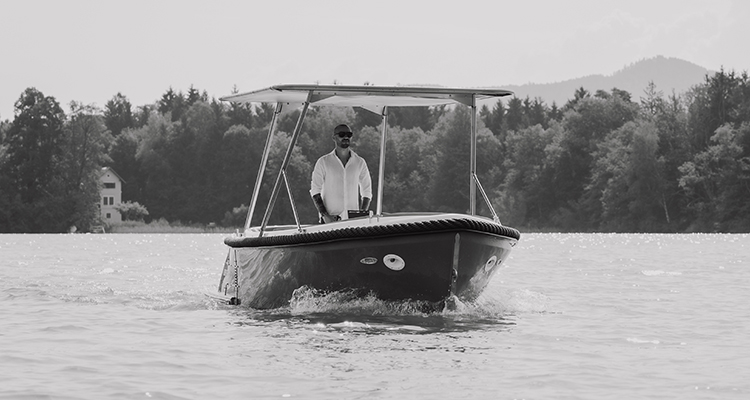 Solar Photovoltaik Dach Boot am Wörthersee