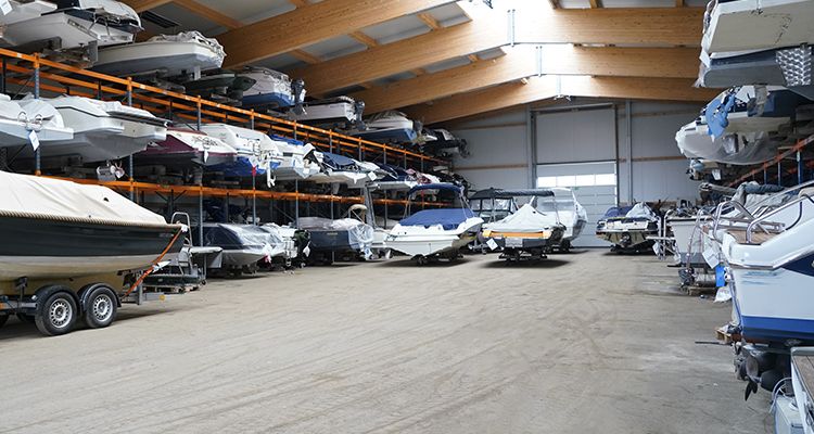 Winterlager der JetMarine Schiffswerft in Strau Kärnten