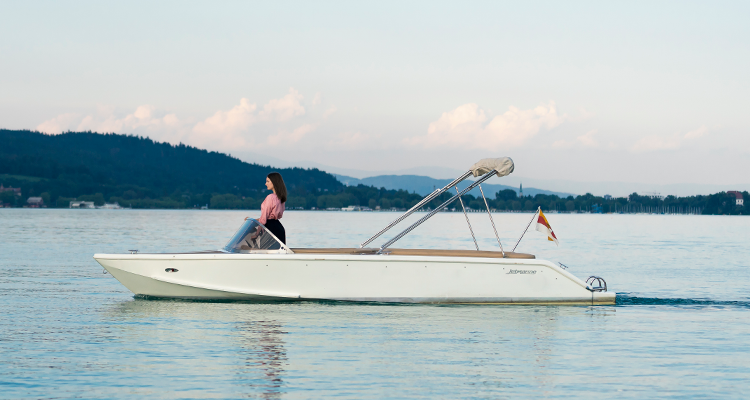 Elektroboot der JetMarine am Wörthersee