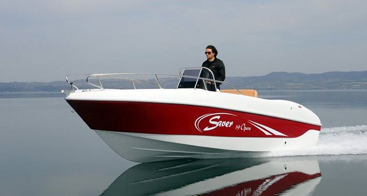 Neuboot Saver am Meer